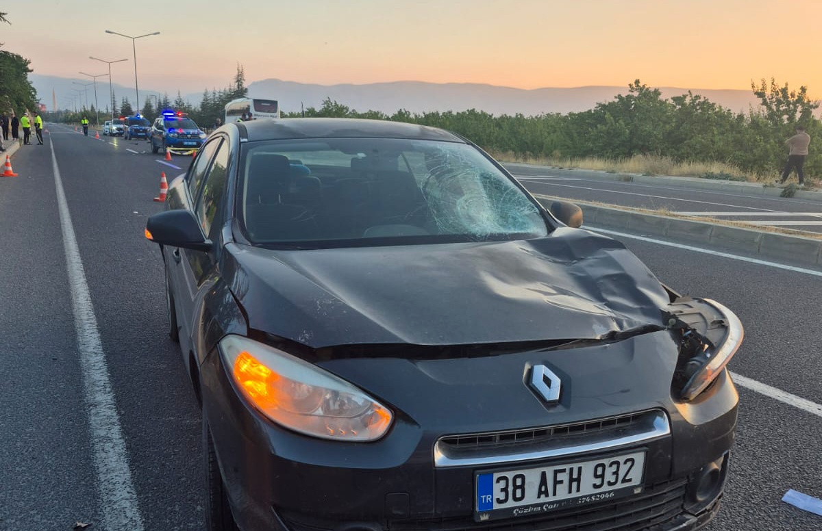 Malatya Darende'de karşıya geçen yayaya otomobil çarptı, 70 yaşındaki yaya öldü