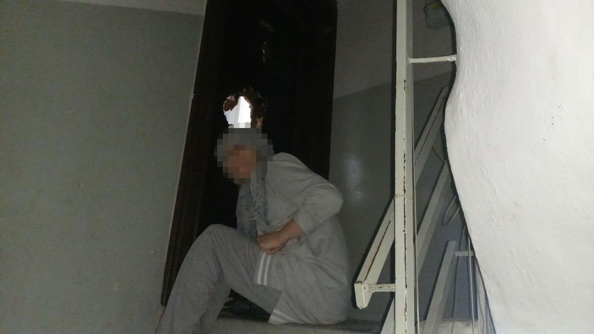 Manisa'da 69 yaşındaki kadın komşusunun kapısını matkapla kırdı