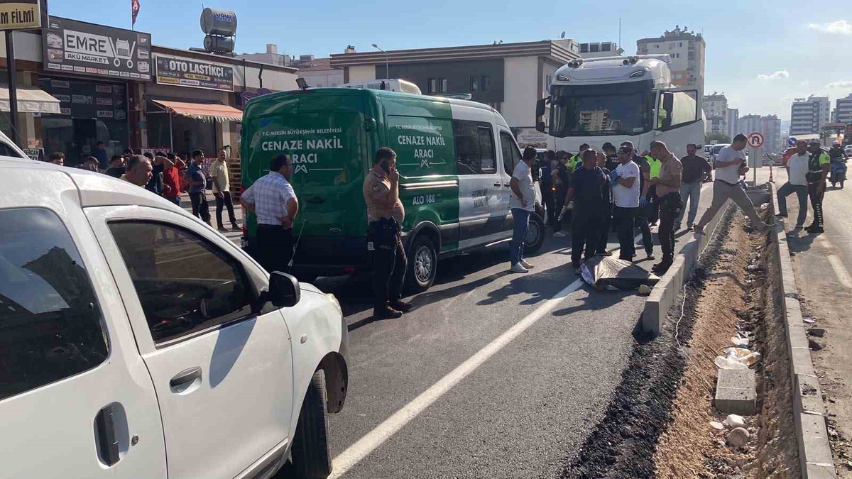 Mersin Erdemli'de tankerin çarptığı kadın yaşamını yitirdi, sürücü gözaltına alındı