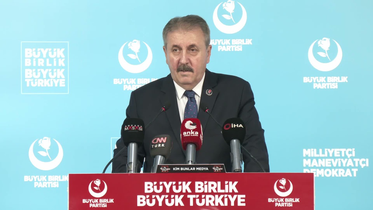 Mustafa Destici: 'Türk'e kefen biçmeye kalkanın sonunun korkunç olacağını herkesin bilmesini isterim'