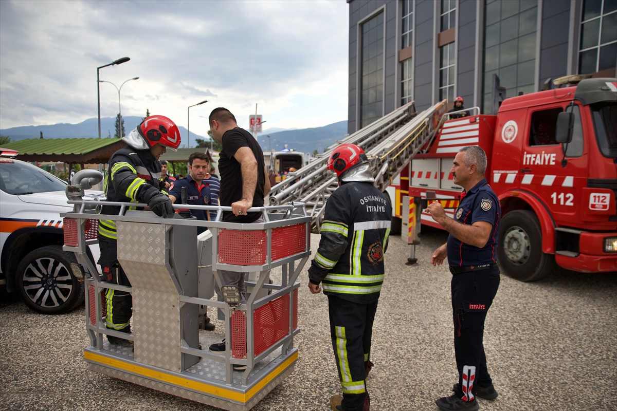 Osmaniye 112'de habersiz tatbikatta dumandan etkilenen görevli hastaneye kaldırıldı