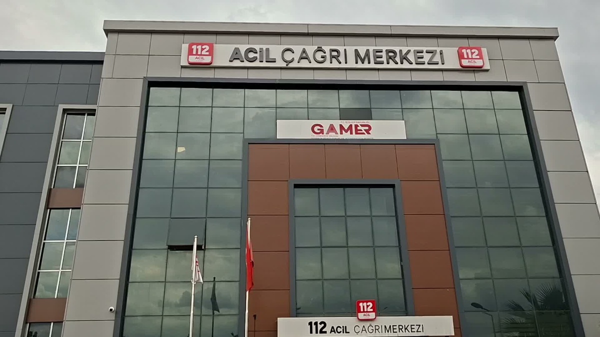 Osmaniye'de 112 Acil Çağrı Merkezi'nde habersiz tatbikatta iki personel kurtarıldı