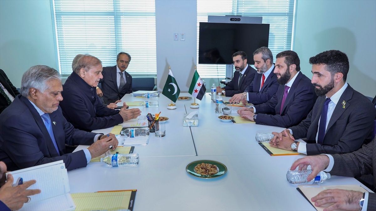 Pakistan Başbakanı Şerif, Suriye Cumhurbaşkanı Şara ile New York'ta görüştü