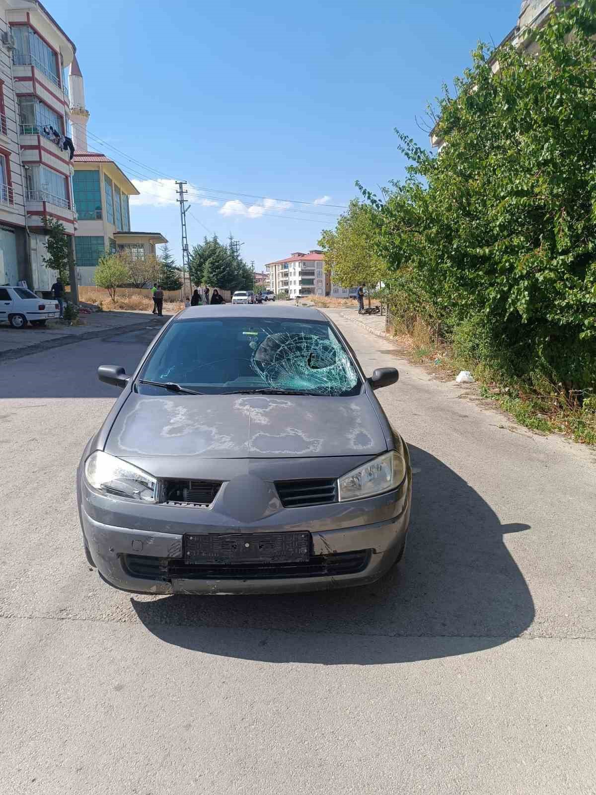 Palu'da bisikletli çocuk araç çarpmasıyla yaralandı, Elazığ'a sevk edildi.