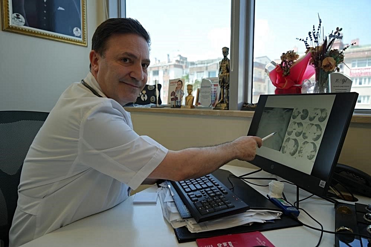 Prof. Dr. Özkaya, akciğerlerin günde 10 bin litre havayla temas ettiğini söyledi