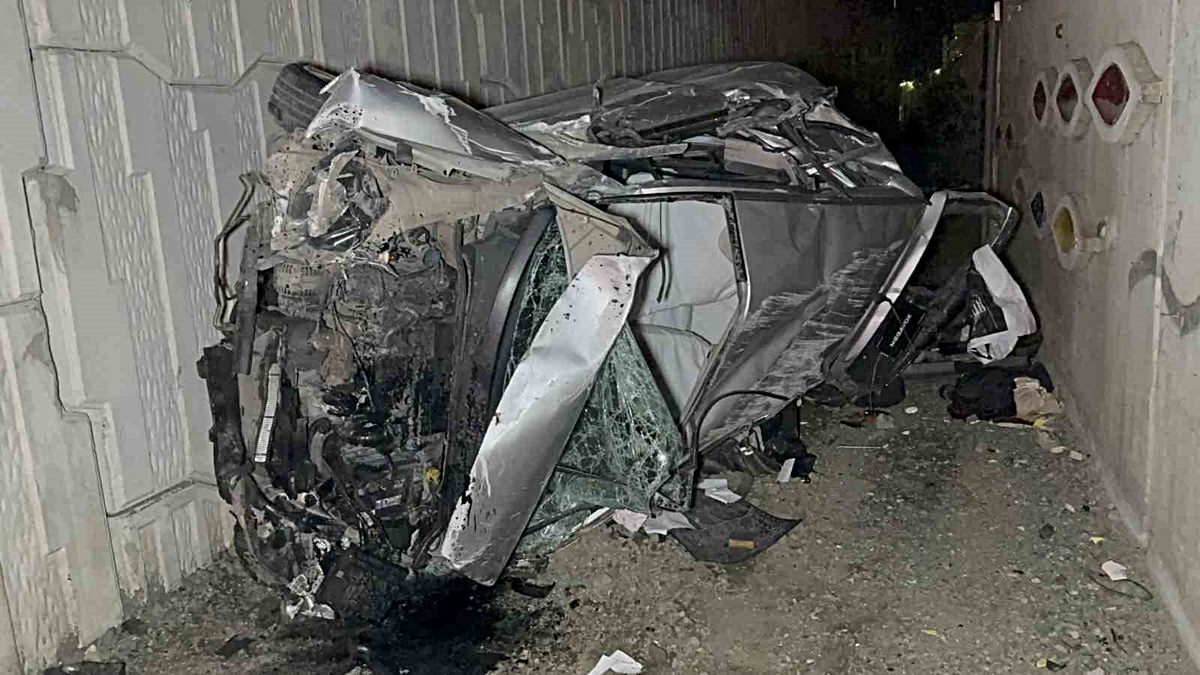Samsun İlkadım’da kamyonete çarpan otomobil takla atıp hurdaya döndü, 2 yaralı oldu