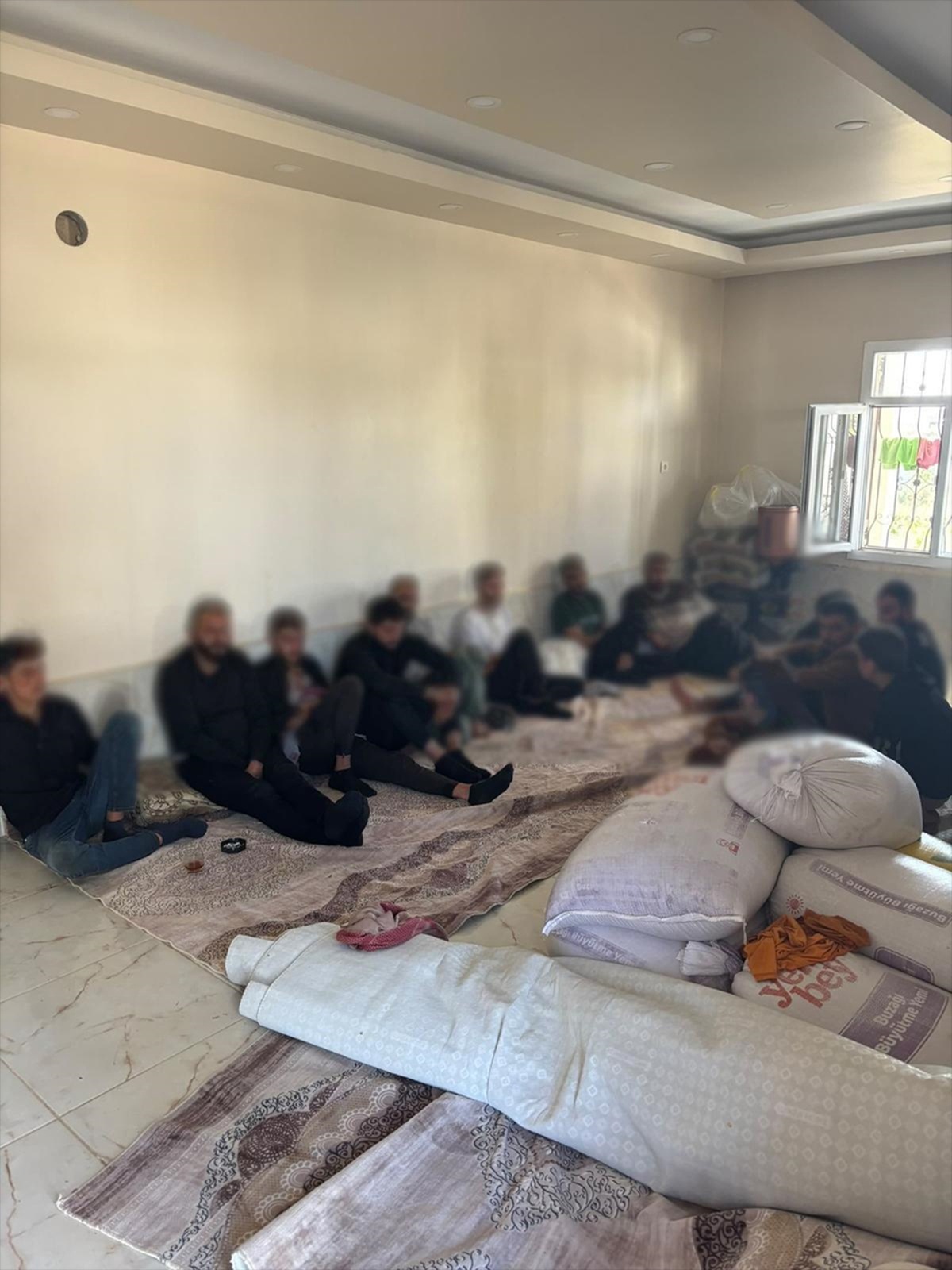 Şanlıurfa'da jandarma, göçmen kaçakçılığı çalışmasında 143 kişiye adli işlem yaptı