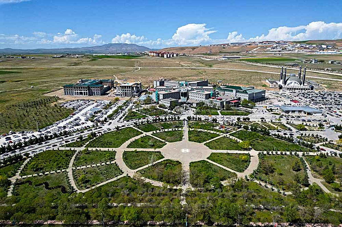 Sayıştay, Van YYÜ yurtlarının Diyanet Vakfı'na devrini hukuksuz buldu