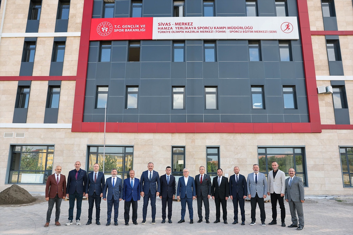 Sivas Valisi Şimşek, TOHM ve SEM binasındaki çalışmaları yerinde inceledi
