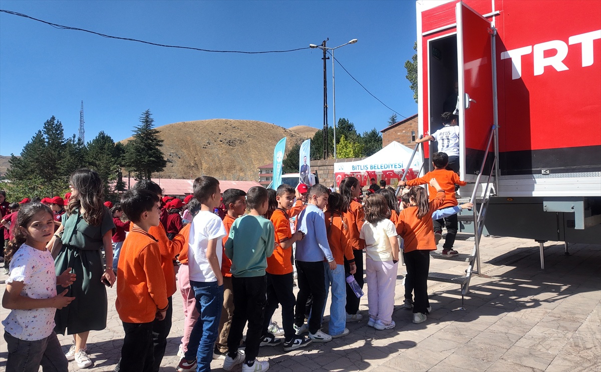 TRT Sinema Tırı Bitlis'te 5 bin 500 öğrenciyi animasyonla buluşturdu