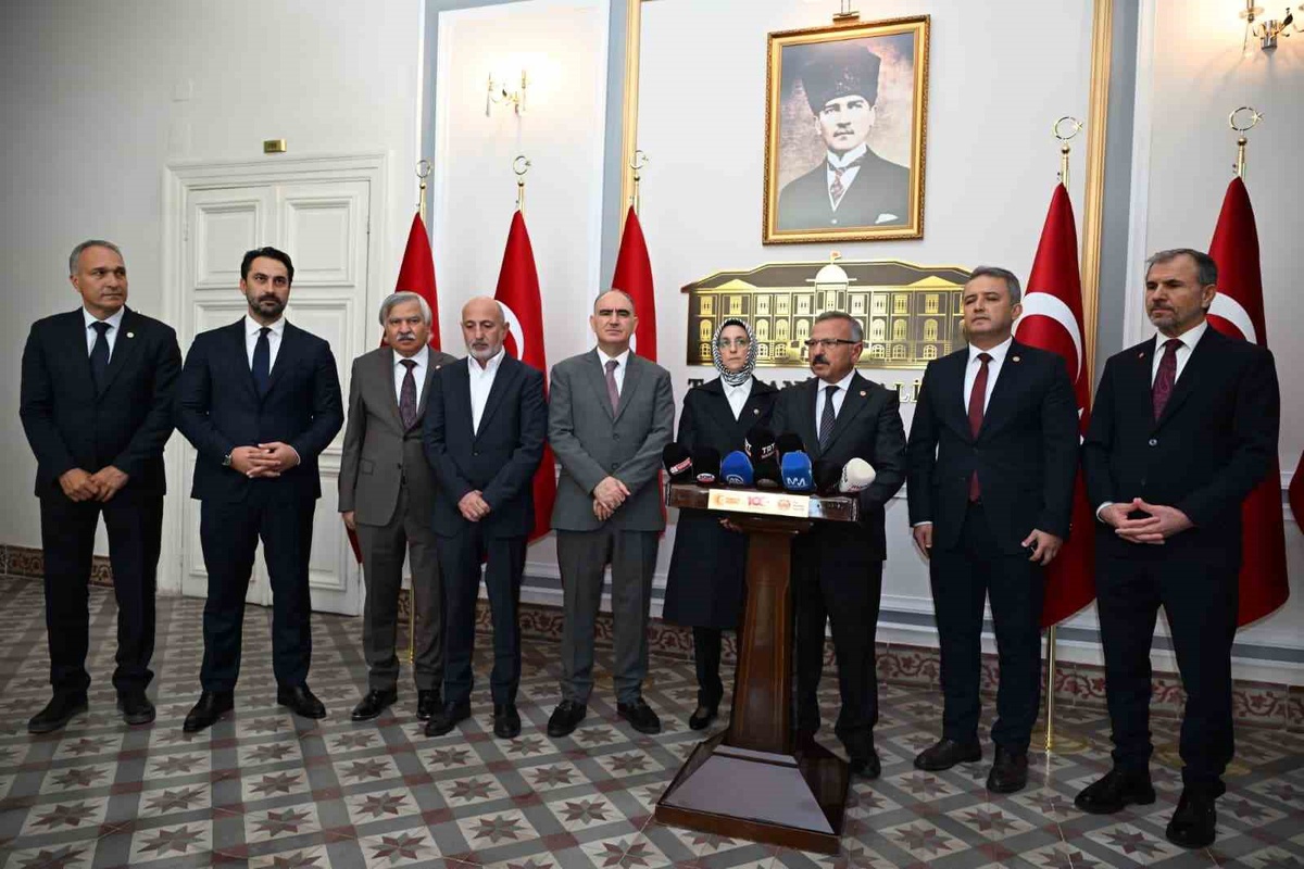 Turgutlu'da okul yakınındaki saldırıyı inceleyecek TBMM komisyonu Manisa'ya geldi