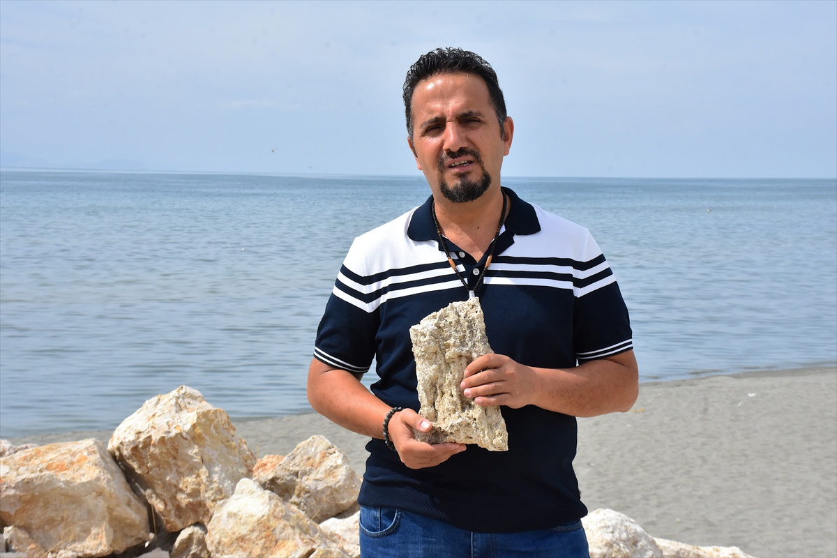 Van Gölü'ndeki mikrobiyalitlerin nano kürecik kökeni YYÜ öncülüğünde araştırılacak