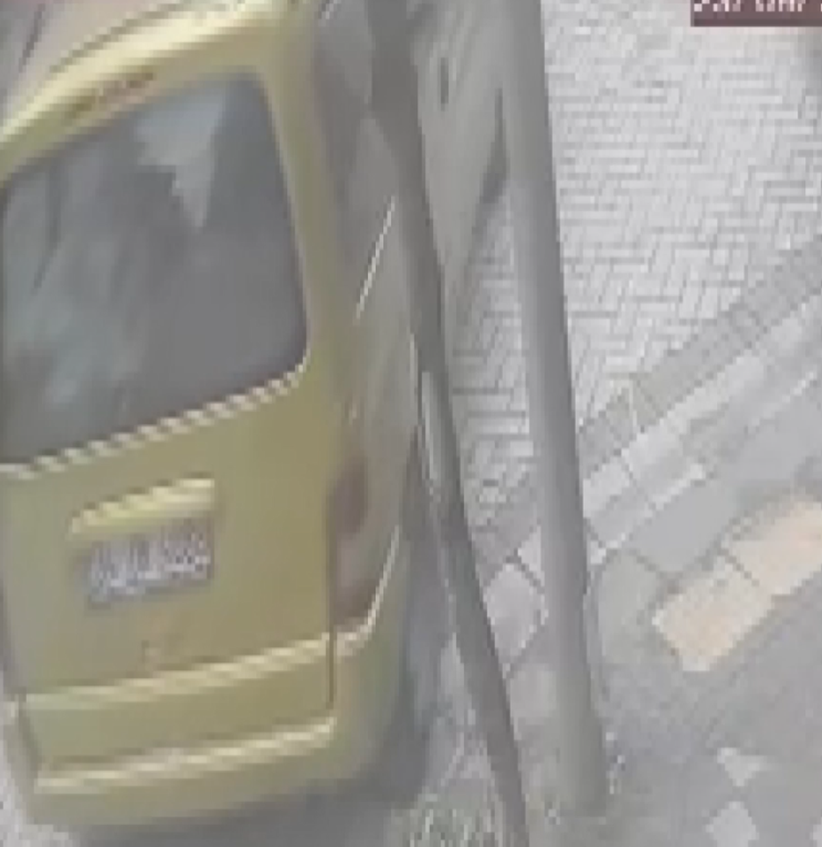 Zeytinburnu'nda minibüs otomobille çarpıştı, 1 kız çocuğu yaralandı, kaza kaydedildi