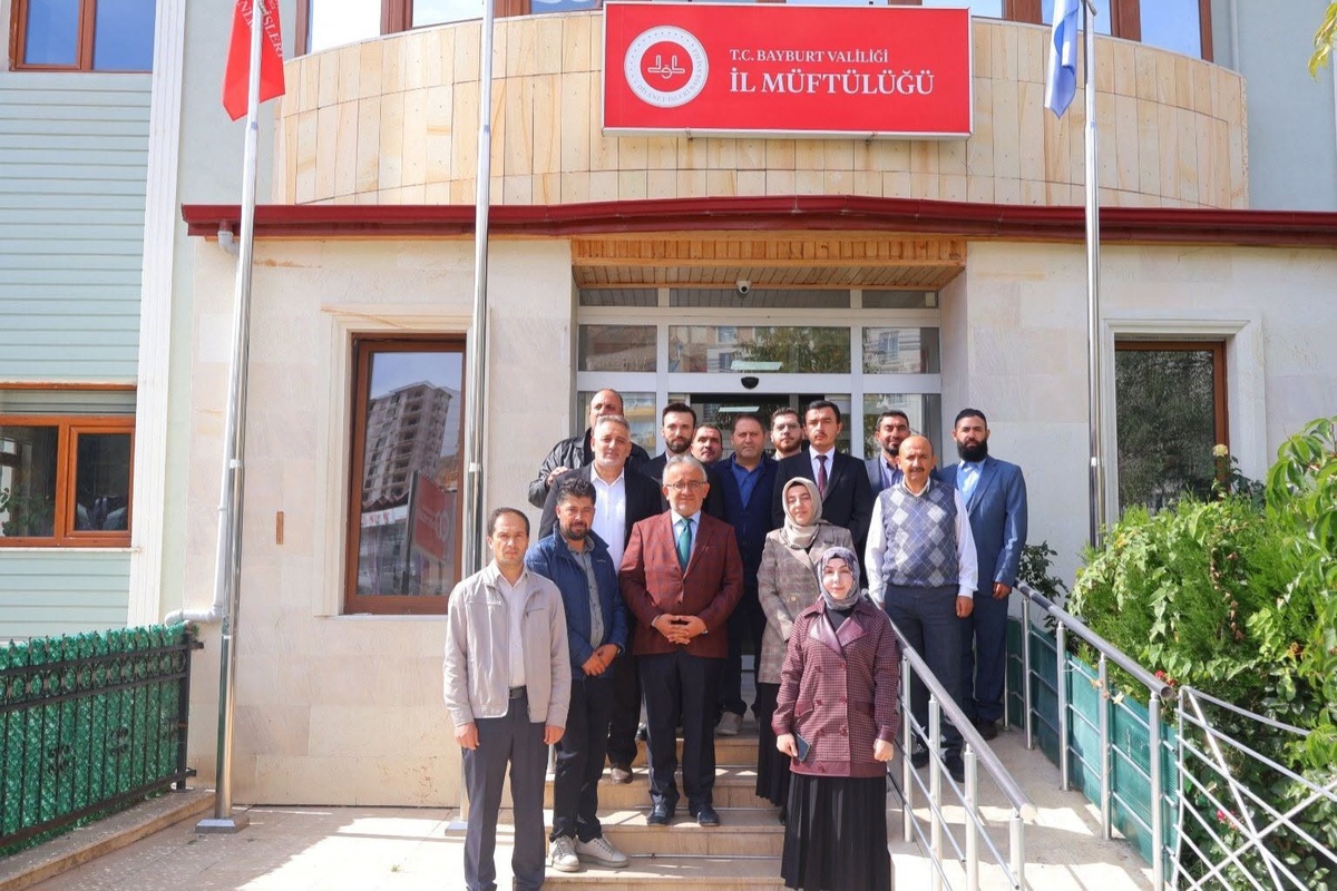 Zonguldak İl Müftülüğüne atanan Bayram Danacı, Bayburt'ta personelle vedalaştı