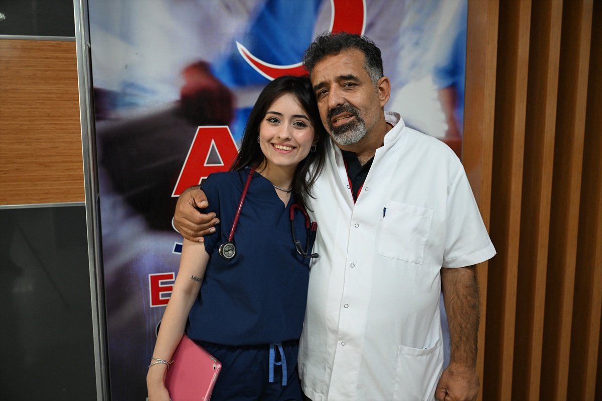 25 yıl önce doğduğu hastanede doktor Almina Kaya, babasıyla ilk nöbete çıkacak