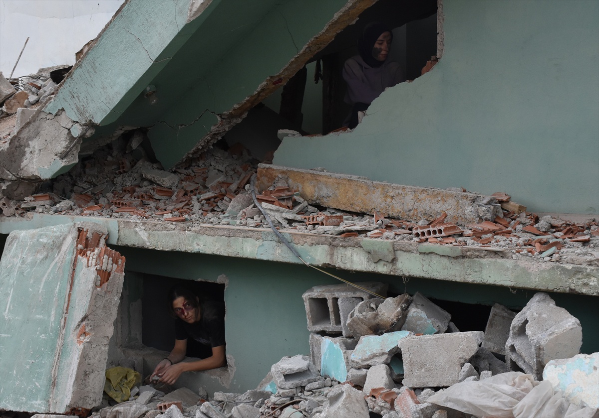 6,9'luk deprem senaryosu Bayburt ve Gümüşhane'de tatbikatla uygulandı