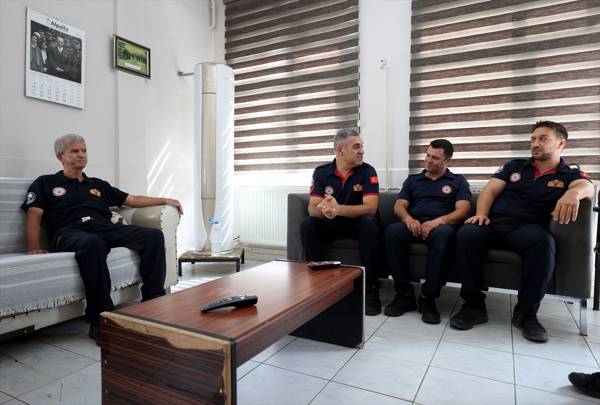 64 yaşındaki Kırklareli itfaiye eri Yavuz, 41 yıldır ilk günkü heyecanla çalışıyor