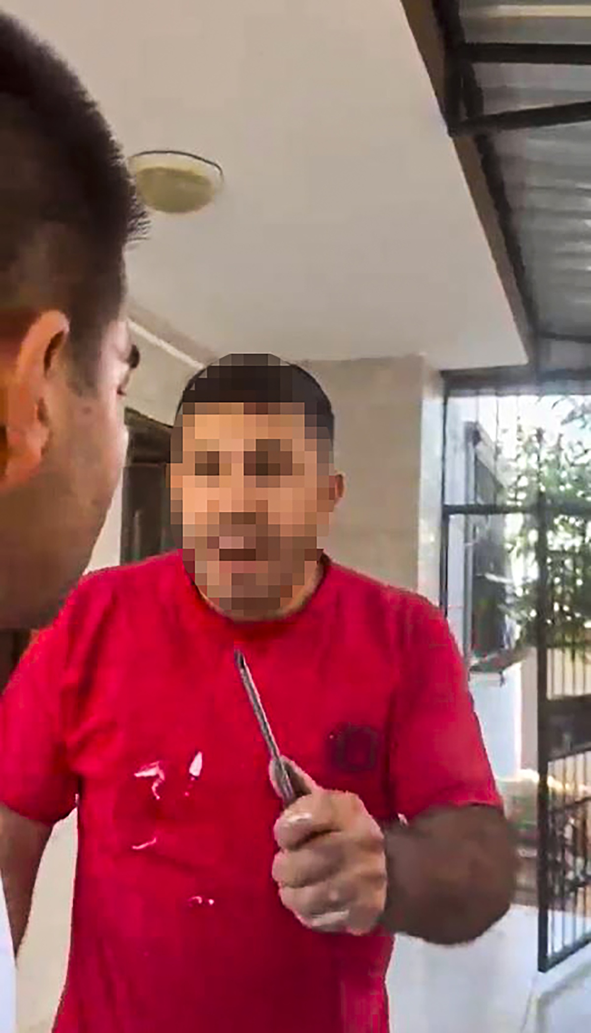 Adana Sarıçam'da gazi Erdem Durna, kiracı öğretmenin tornavidalı saldırısına uğradı