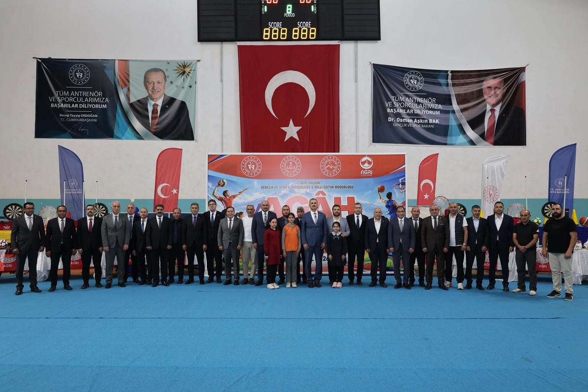 Ağrı'da AGÂH Projesi kapsamında 171 okula 22 bin 200 spor malzemesi ulaştırıldı