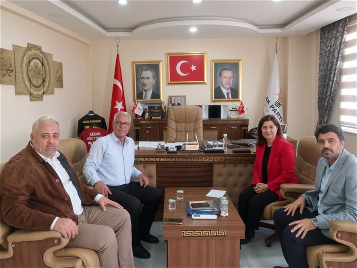 AK Parti Edirne Milletvekili Fatma Aksal, Keşan’da Roman derneğiyle görüştü