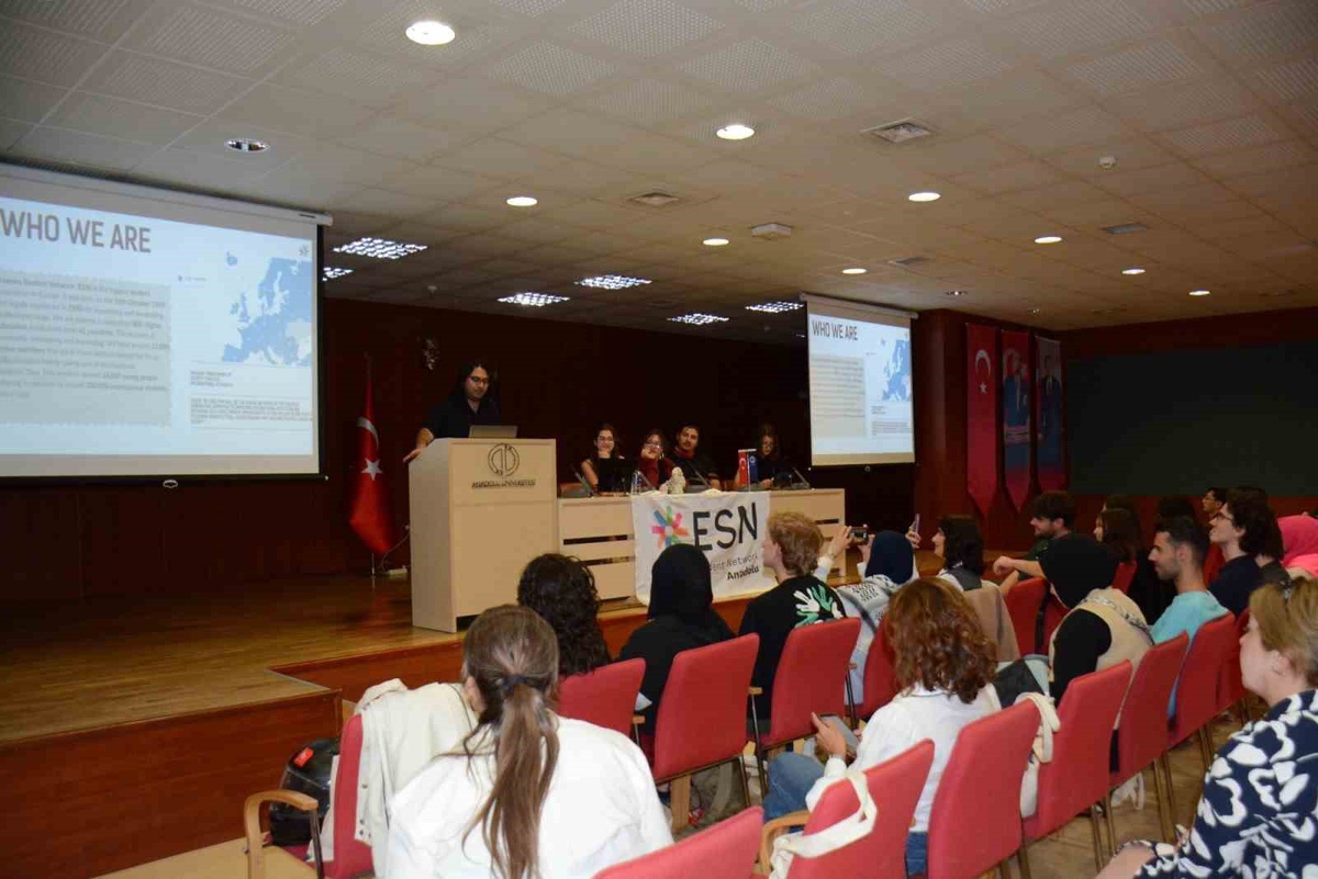 Anadolu Üniversitesi'nde Erasmus+ ve Orhun değişim öğrencilerine oryantasyon yapıldı