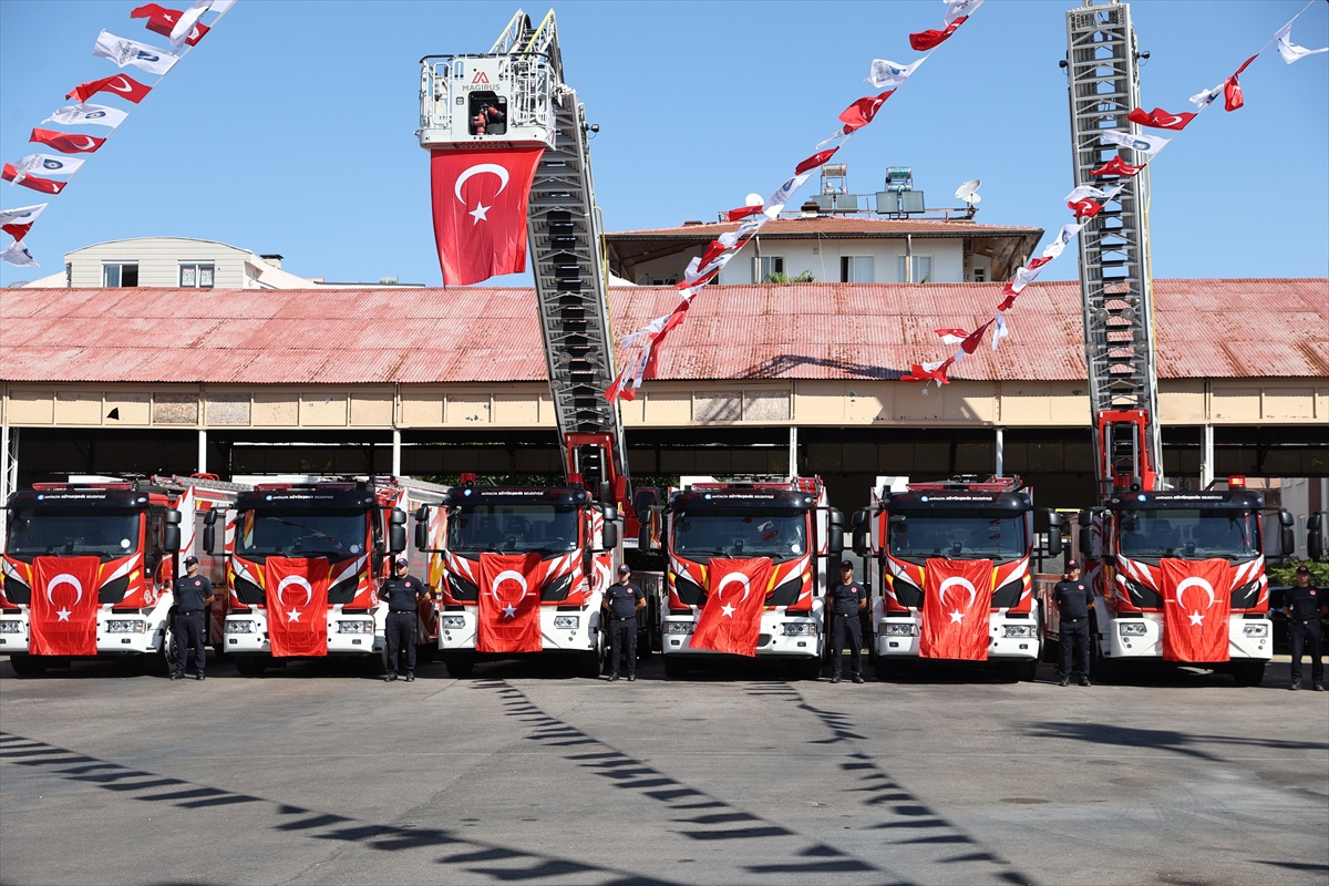 Antalya Büyükşehir İtfaiyesine 14 milyon avroluk 24 araç hizmete girdi
