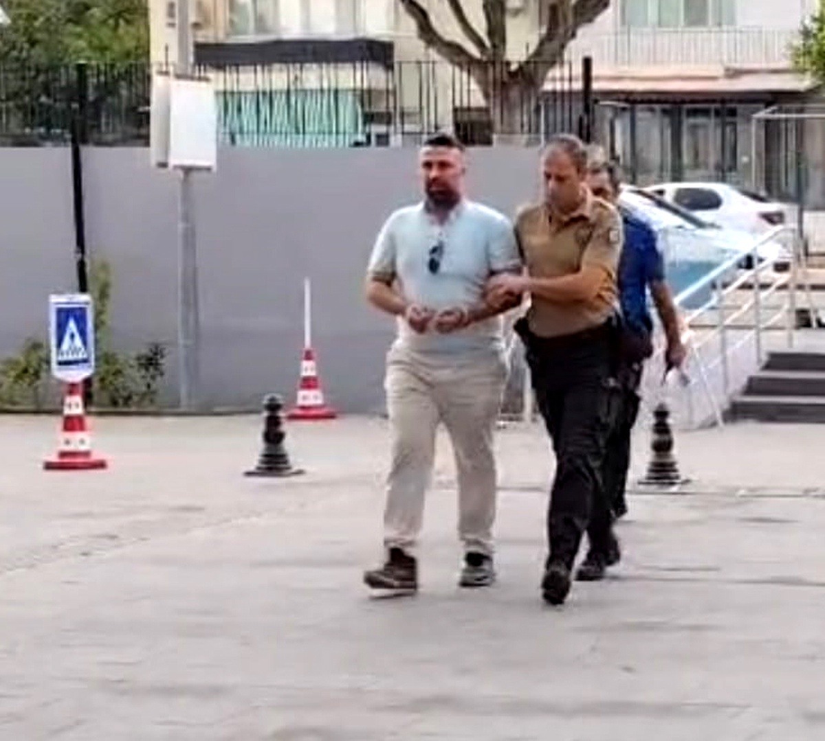 Antalya Manavgat'ta ölüye ait ehliyetle yakalanan sürücü, 22,5 yıl hapisle aranıyordu