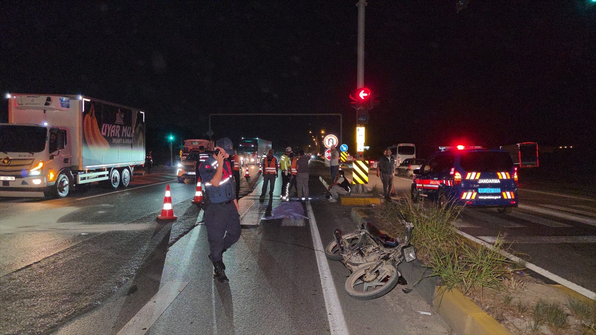 Antalya Manavgat'ta otomobil ile motosiklet çarpıştı, 1 kişi öldü, 1 kişi yaralandı