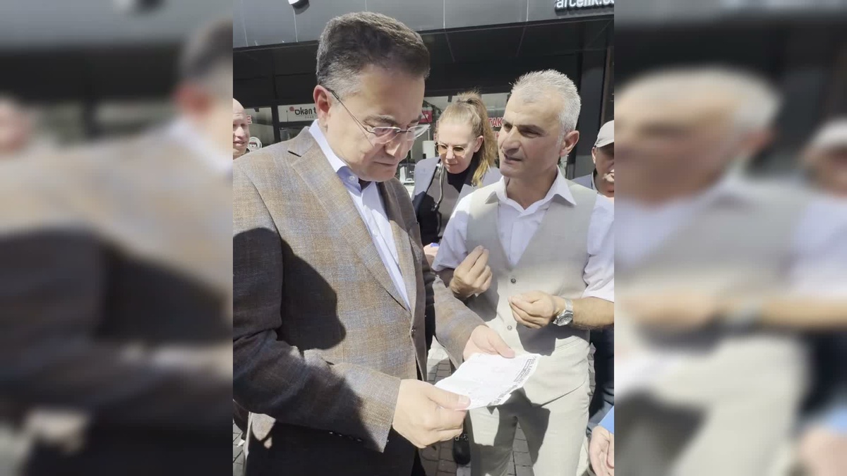 Ali Babacan Kocaali'de fındık üreticileriyle görüştü