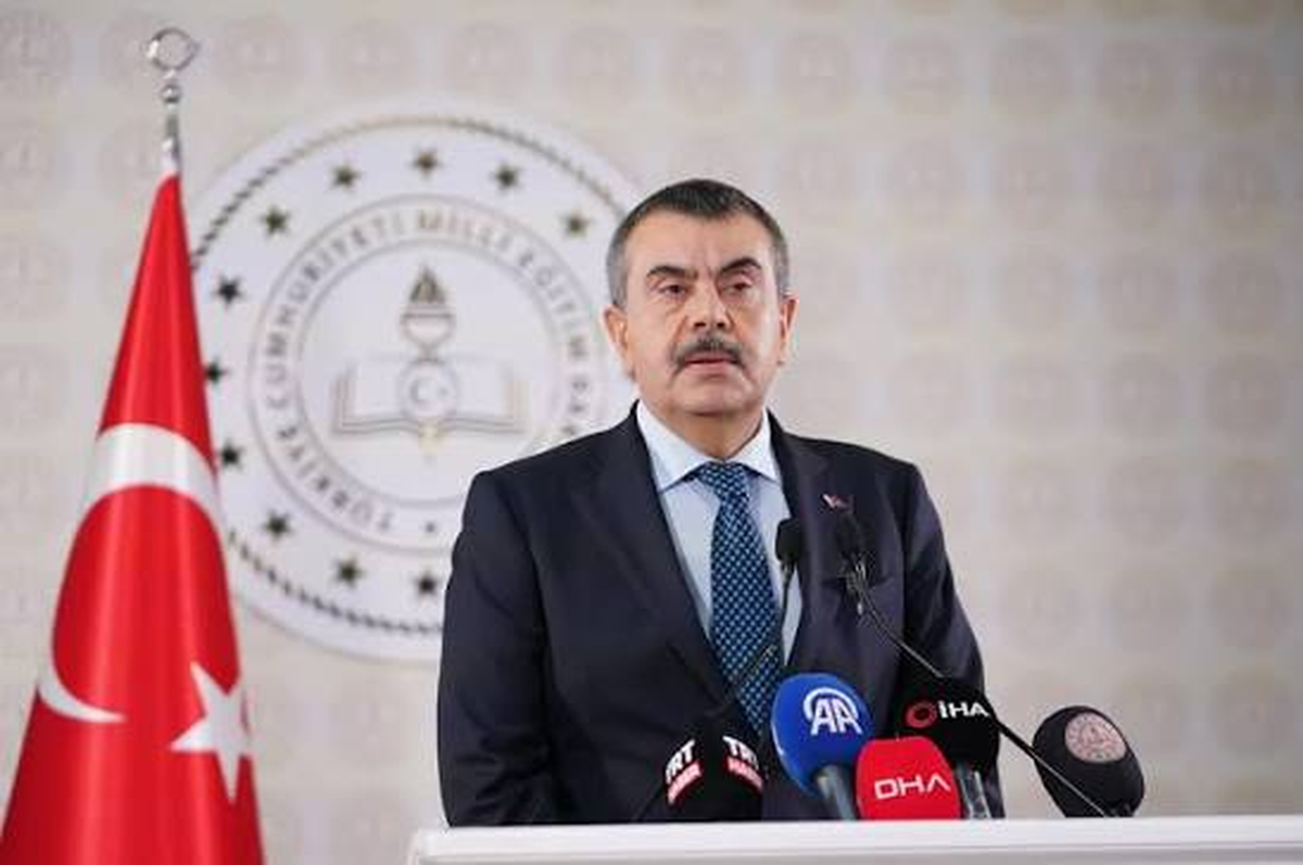 Bakan Tekin, Turgutlu'daki saldırı okulda değil diyerek velilere takip çağrısı yaptı