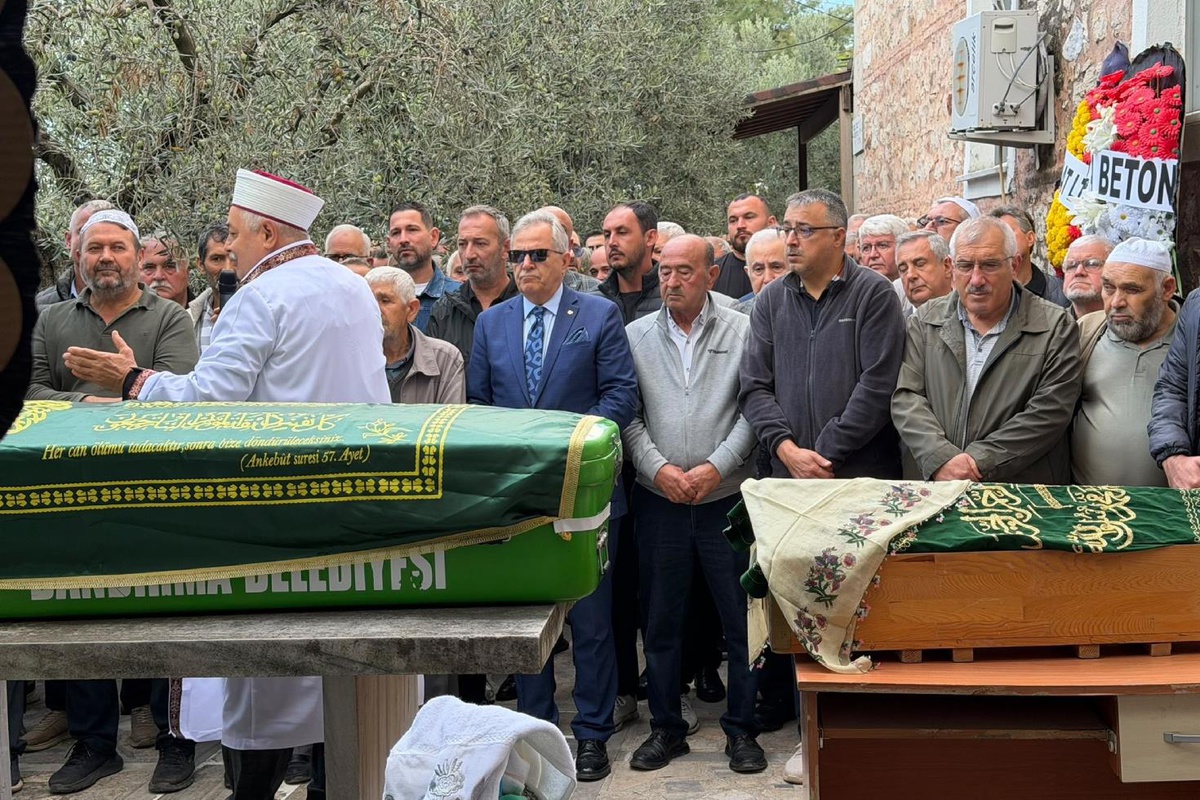 Hamile anne ile 3 yaşındaki kızı yan yana toprağa verildi