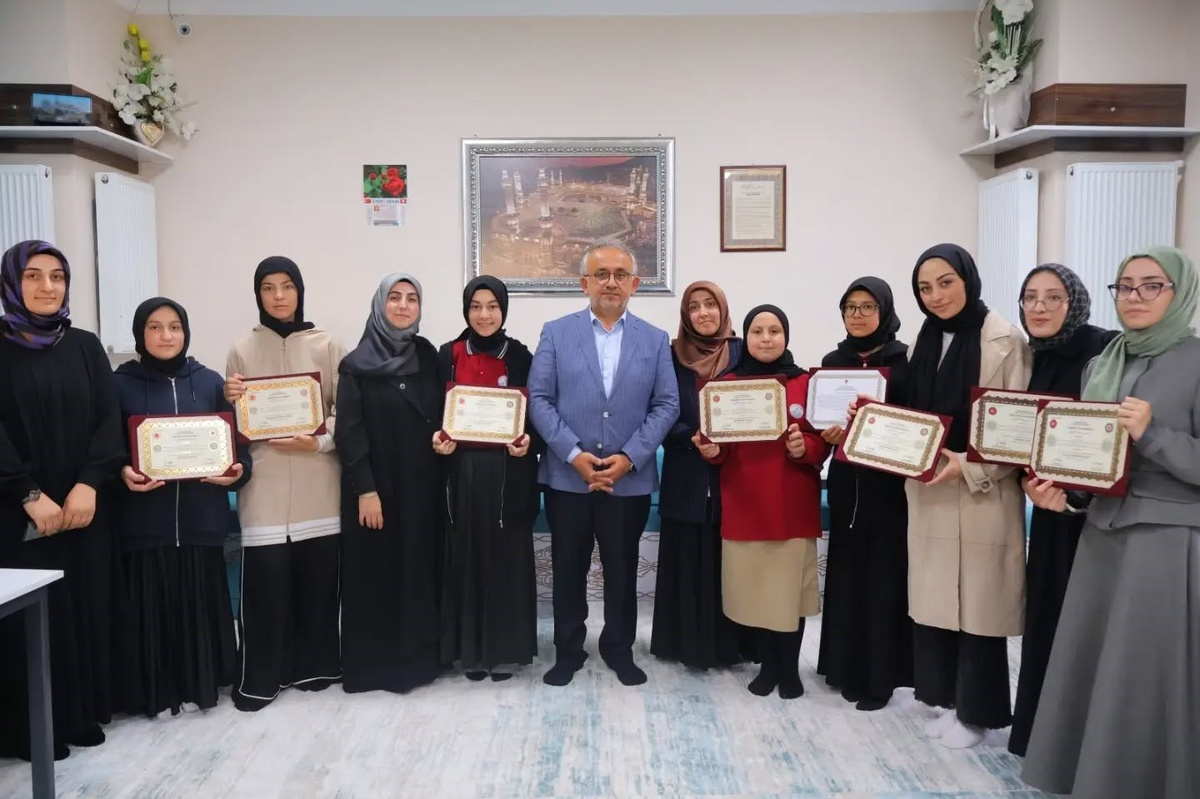 Bayburt İl Müftülüğünde hafız olan öğrencilere belgeleri törenle takdim edildi