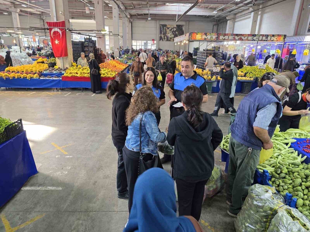 Bozüyük’te polis pazarda 78 kişiye sahte para ve dolandırıcılık uyarısı yaptı