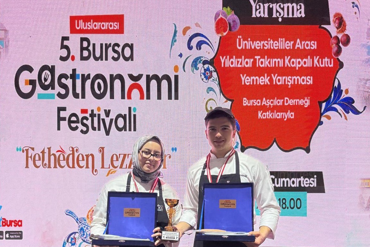 BŞEÜ Aşçılık öğrencileri Bursa'daki gastronomi festivalinde Türkiye üçüncüsü oldu.