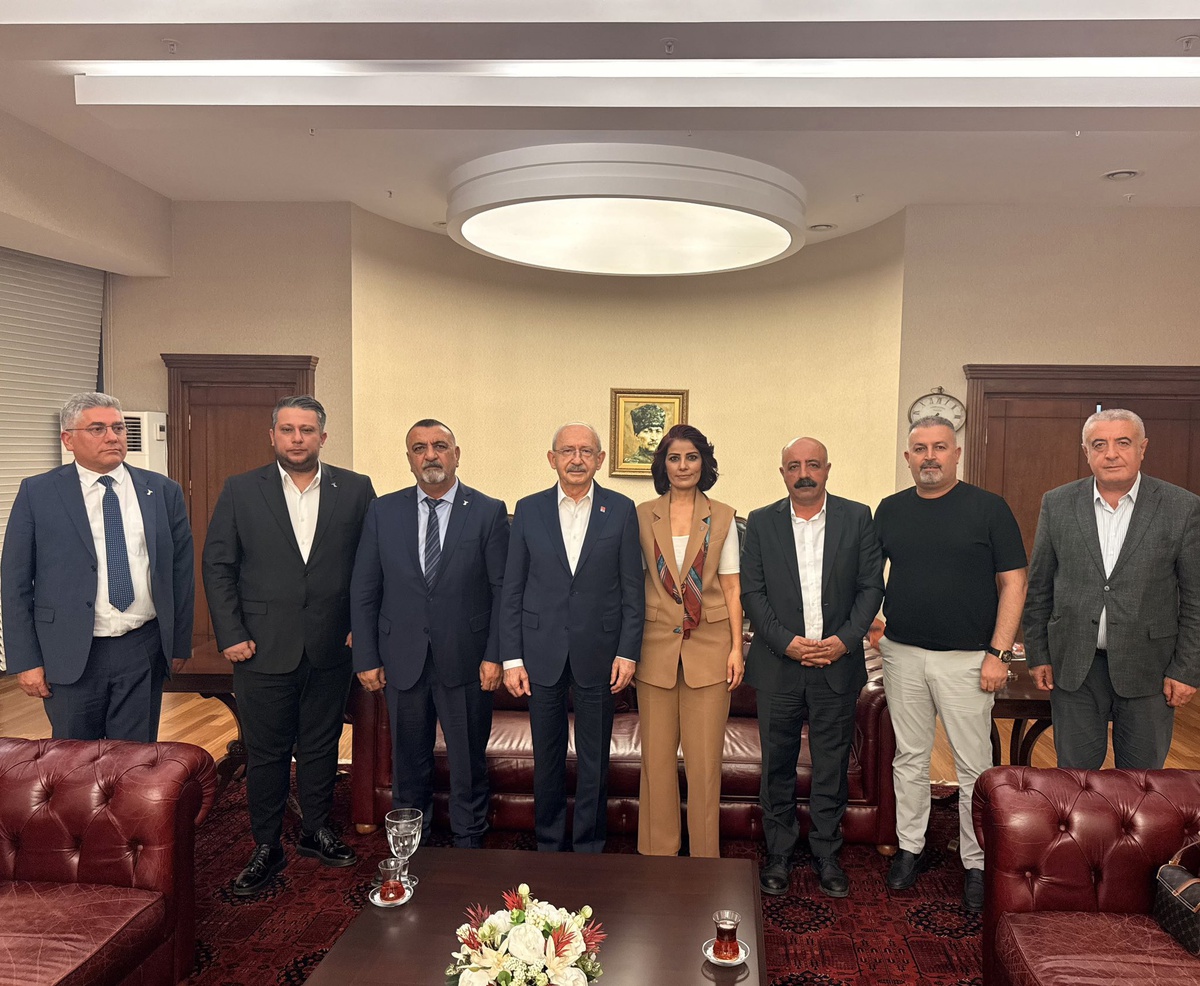 CHP lideri Kılıçdaroğlu, altı Alevi örgütü başkanıyla CHP Genel Merkezi'nde görüştü