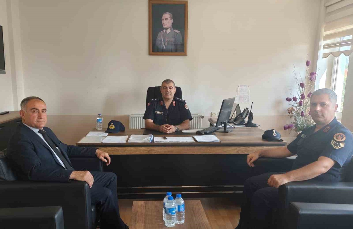 Çivril'de jandarma, taşıma şoförleriyle öğrenci güvenliği toplantısı yaptı