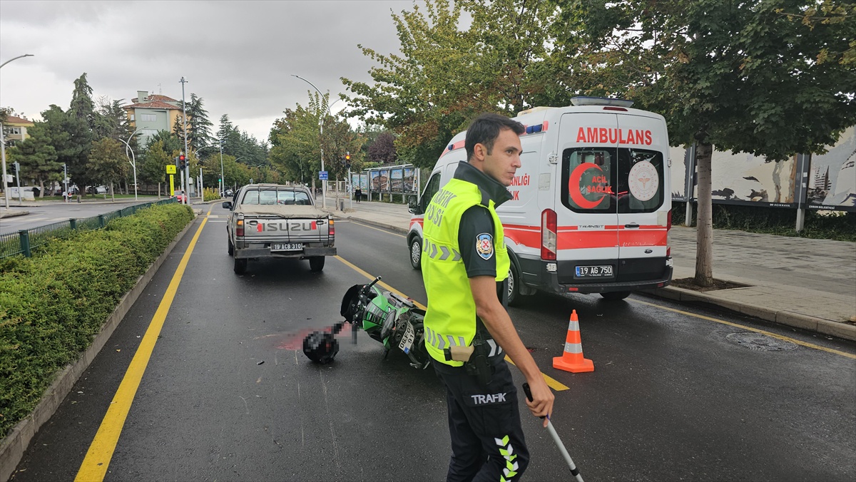 Çorum'da devrilen motosikletin 18 yaşındaki sürücüsü hastanede kurtarılamadı