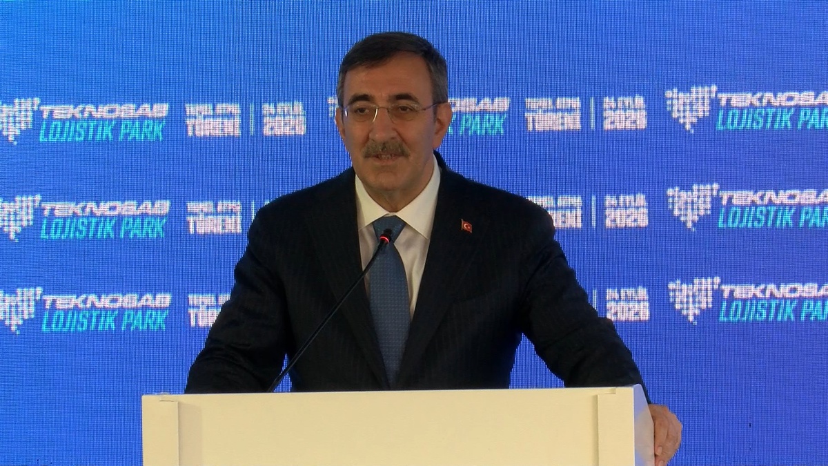 Cumhurbaşkanı Yardımcısı Yılmaz Bursa'da üretenleri gerçek kahraman saydı
