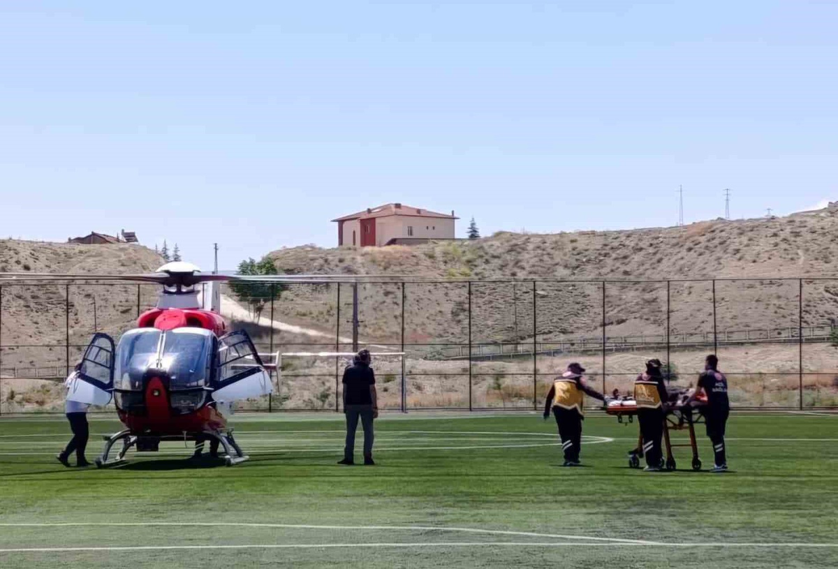 Darende’de damar hastası 78 yaşındaki kadın hava ambulansıyla Malatya’ya sevk edildi.