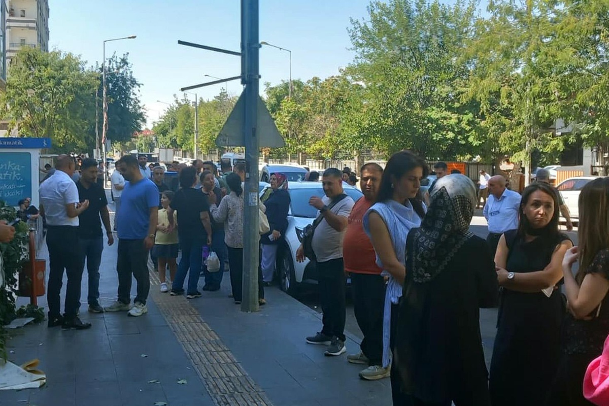 Deprem nedeniyle Şanlıurfa'da eğitime 1 gün ara verildi