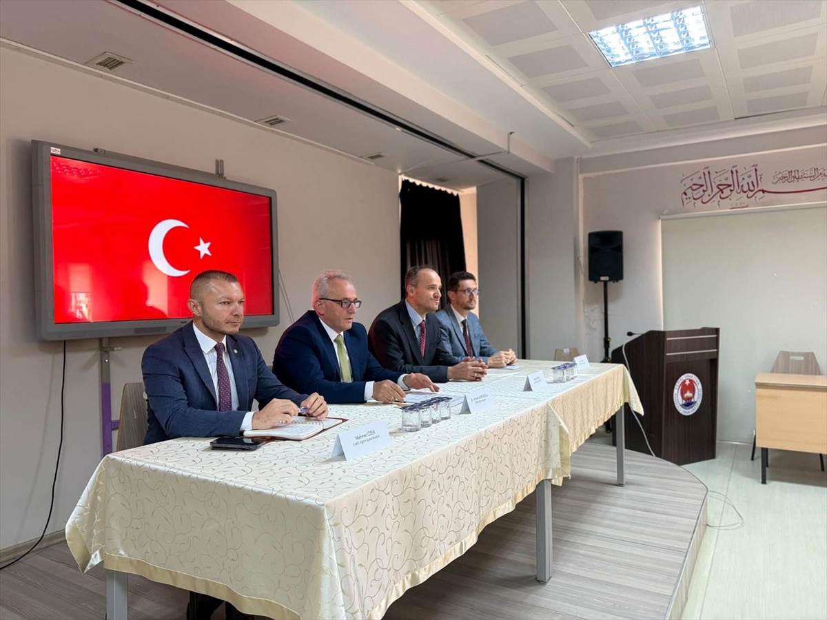 Edirne Milli Eğitim Müdürü Alireisoğlu, Uzunköprü'de okulları gezdi ve toplantı yaptı