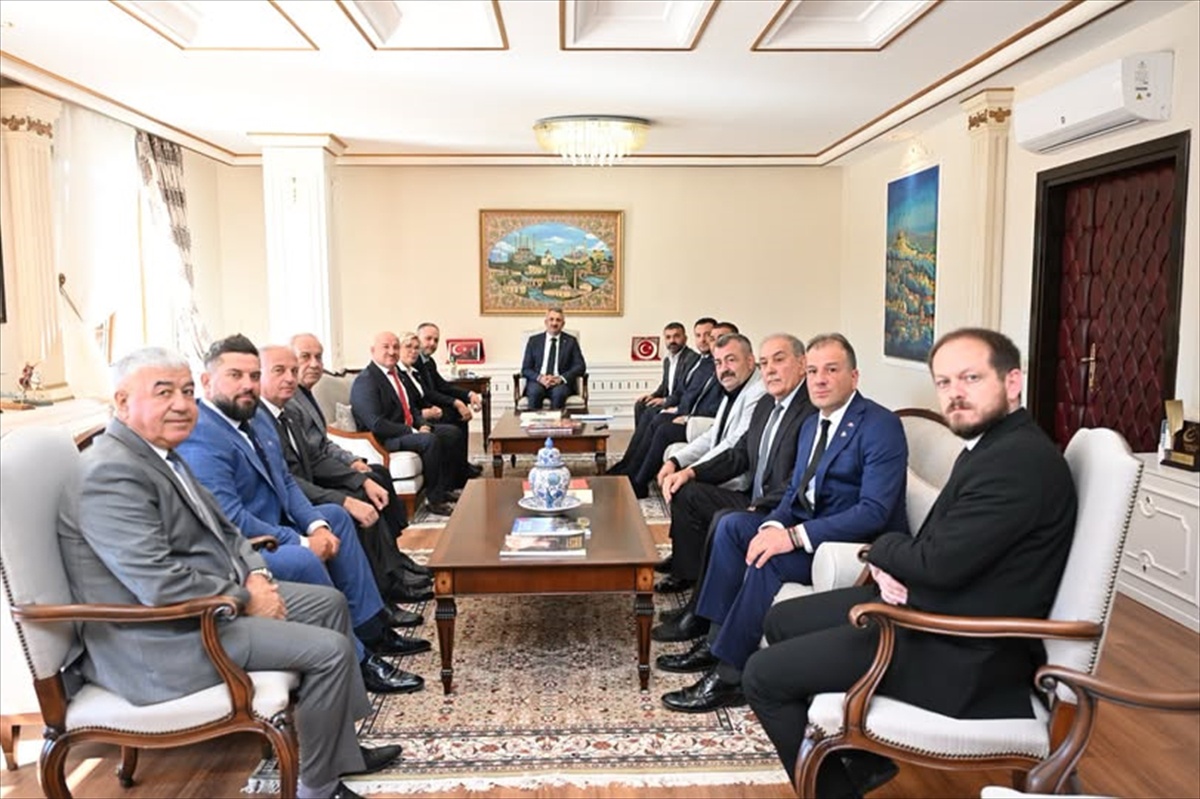 Edirne Valisi Sezer, MHP İl Başkanı ve Okçular Vakfı Genel Sekreteri'ni kabul etti