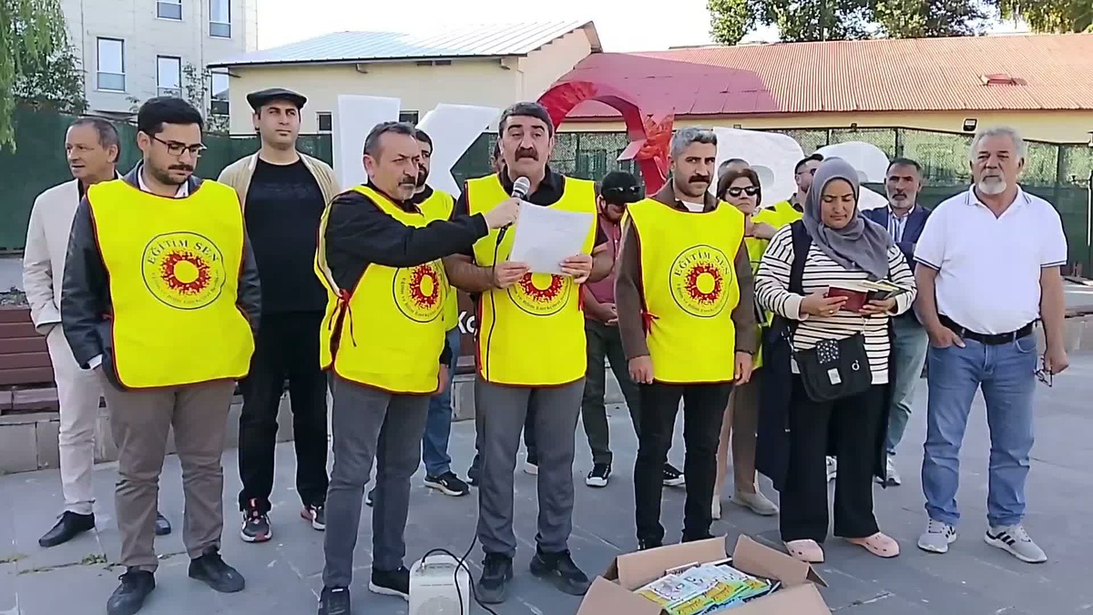 Eğitim Sen Kars Şubesi, 11 öğrencinin yaralandığı Turgutlu saldırısını protesto etti
