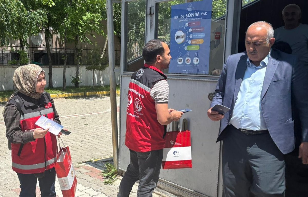 Erzurum Aile ve Sosyal Hizmetler ekipleri kadına şiddete karşı sahada çalışıyor