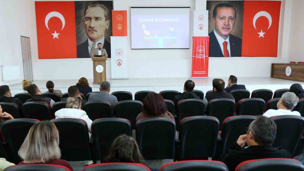 Eskişehir'de Aile ve Sosyal Hizmetler personeline kumar bağımlılığı eğitimi verildi