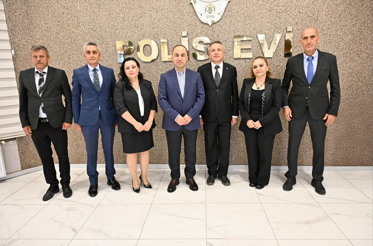 Eskişehir'de başmüfettişliğe atanan emniyet müdürleri için onur yemeği verildi