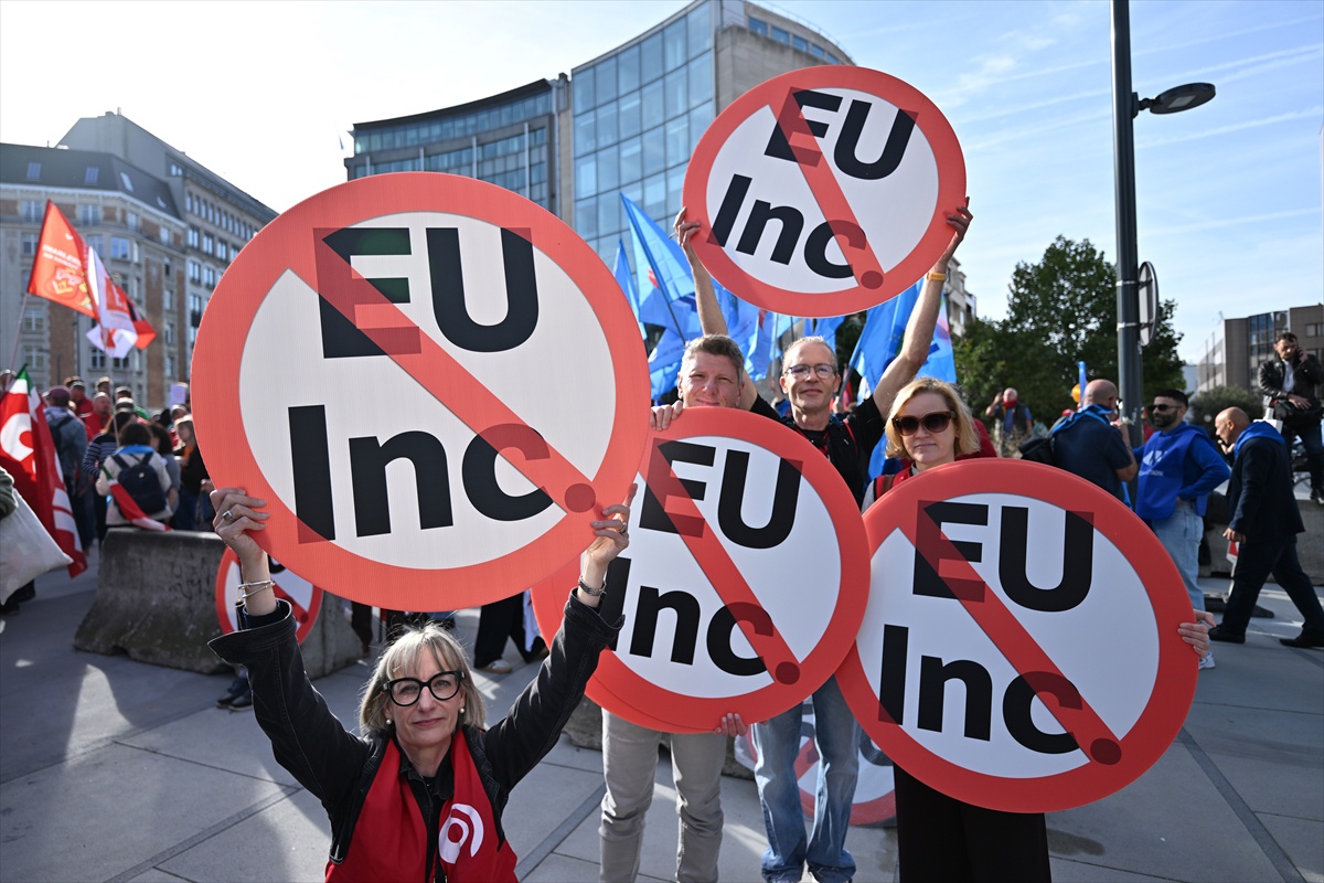 ETUC ve Belçikalı sendikalar Brüksel'de EU Inc.'e karşı eylem düzenledi