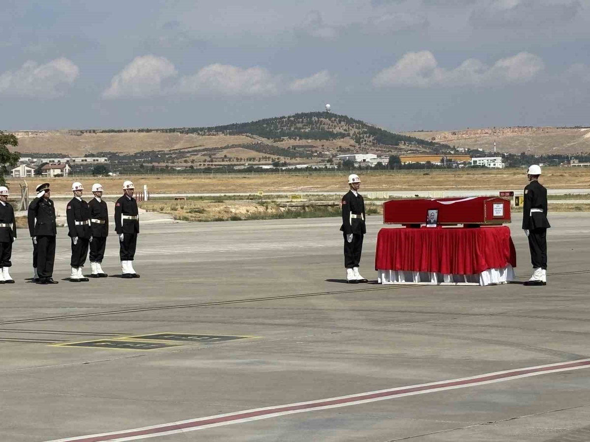Görev başında rahatsızlanarak şehit olan asker memleketine uğurlandı