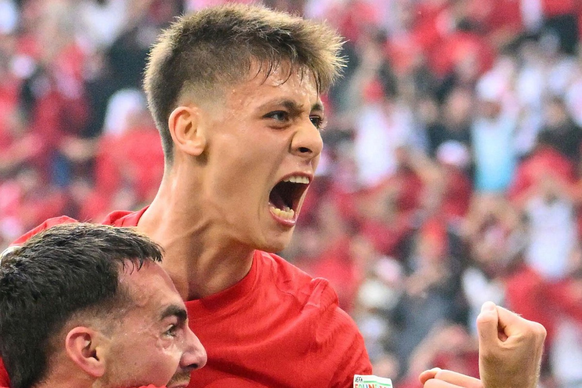 Hakan Çalhanoğlu 10 numarayı Arda Güler’e bıraktı