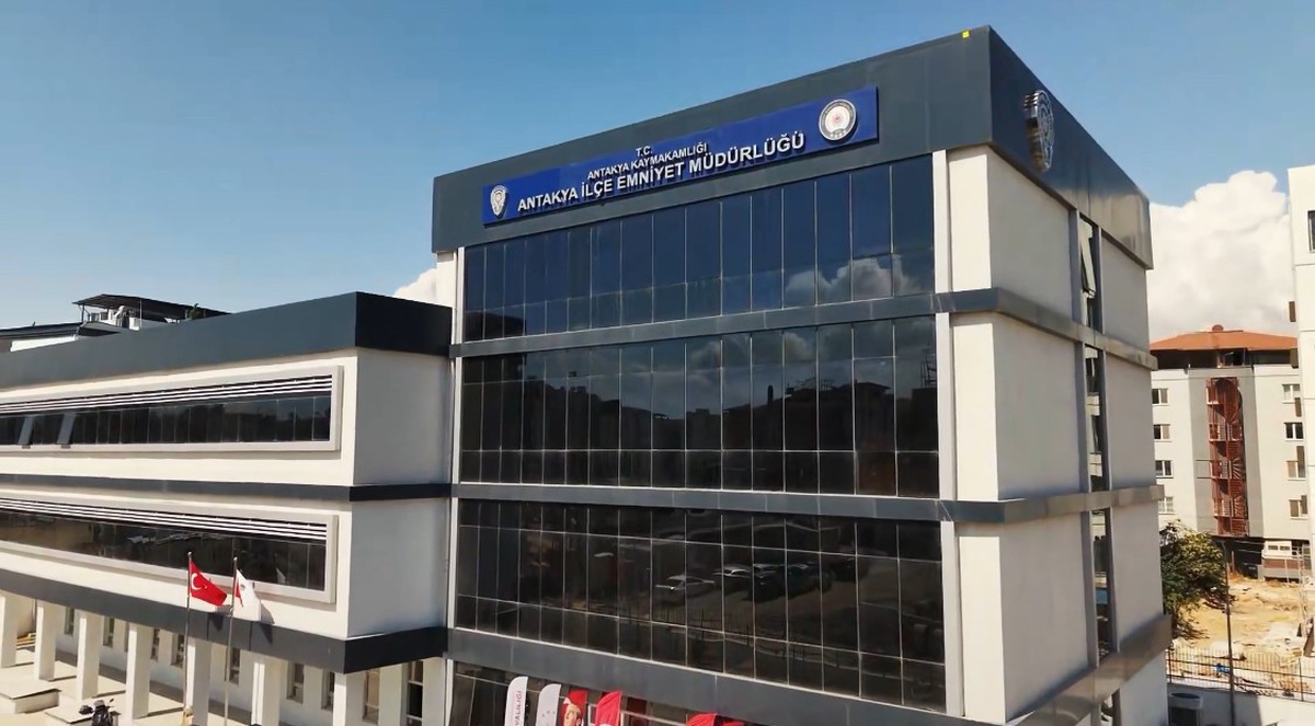 Hatay Valisi Masatlı, tamamlanan Antakya İlçe Emniyet Müdürlüğü binasını inceledi